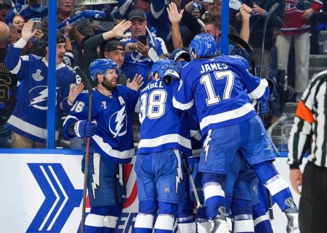 Girgensona pārstāvētā "Lightning" Stenlija kausa mačā uzveic "Canadiens" un panāk izlīdzinājumu sērijā