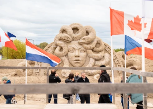 Šogad festivāla konkursā skulptūras veidos 15 tēlnieki no 10 valstīm.