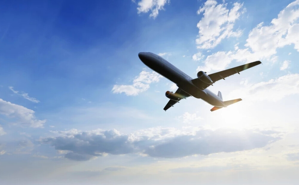 Degvielas krīzes dēļ Eiropā būtiski pieaugušas aviobiļešu cenas