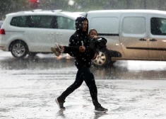 Nedēļas nogalē gaidāms ļoti stiprs vējš. Iespējams arī lietus, krusa un sniegs