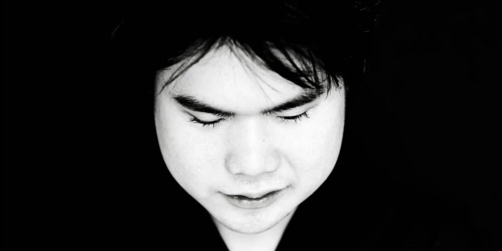 Японский пианист Нобуюки Цудзии, покоривший мир вопреки слепоте, впервые выступит в Латвии.