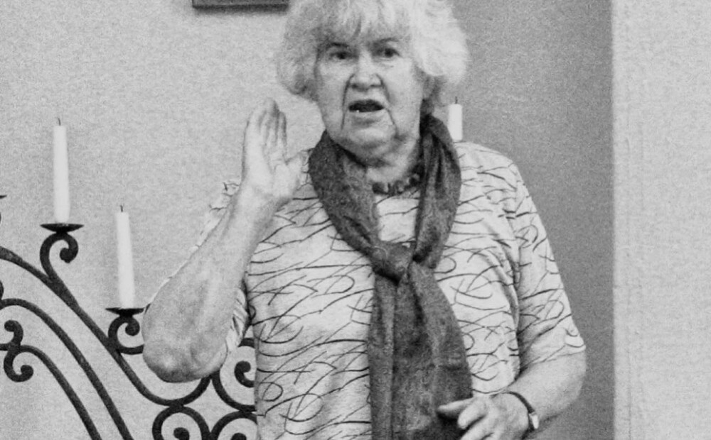 Mūžībā devusies Rīgas Natālijas Draudziņas vidusskolas ilglaicīgā vēstures skolotāja Valda Indāne