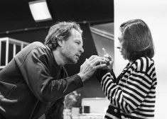 В театре Чехова состоится премьера "Предательства" - спектакля Максима Диденко о любви, лжи и разрушенном доверии