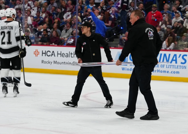 Aizsargstikla salaušana neliedz Kolorādo "Avalanche" izcīnīt otro uzvaru Stenlija kausa izcīņā