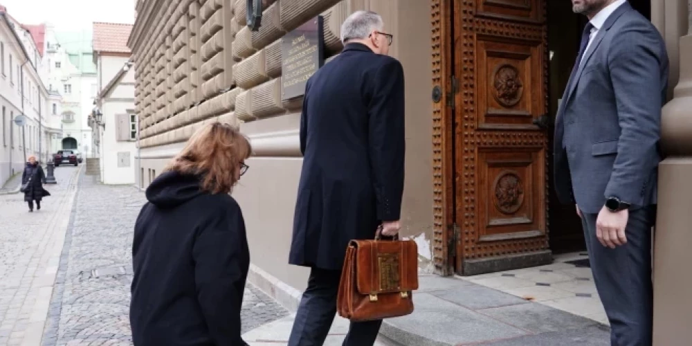 Rēķinot pēc ES metodēm, Latvijā valsts budžetā pērn bija deficīts 2,5% apmērā no IKP.