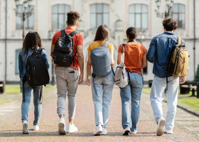 Исследование показало, что латвийские студенты больше всего хотели бы работать поближе к деньгам