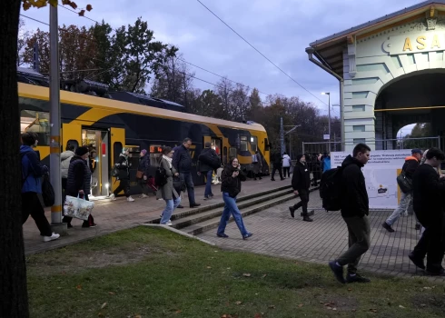 На линии в Юрмалу и Тукумс продолжается транспортный хаос.