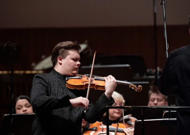 Jaunais vijolnieks Daniils Bulajevs kļūs par LNSO koncertmeistaru