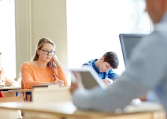 Vairs nav nepieciešams slēpt špikeri – viss notiek atklāti, bet vienlīdz nemanāmi. Kā krāpjas jaunieši?