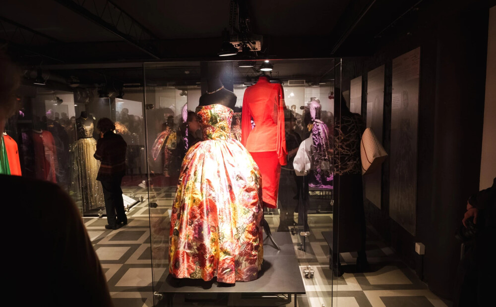 FOTO: Modes muzejā atklāta izstāde 