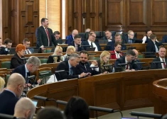 Использовать пенсионные накопления на лекарства и лечение? В Сейме из-за этой идеи начался спор