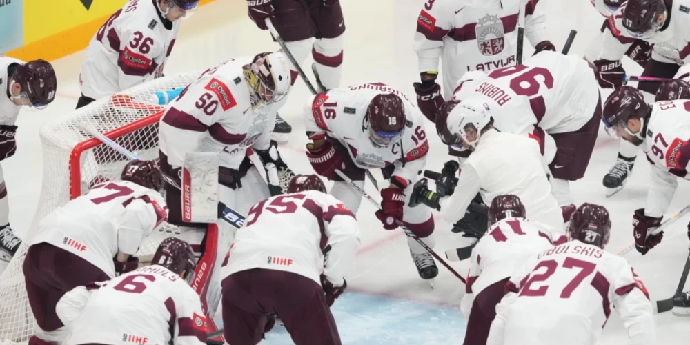 Latvijas hokeja izlase pārbaudes spēlē pagarinājumā pārspēj Somiju.