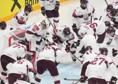 Latvijas hokejisti pārbaudes spēlē pagarinājumā pārspēj Somiju