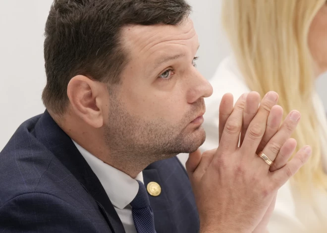 Par priekšlikuma izmantot pensiju otrā līmeņa uzkrājumu ārstniecībai ieguvumiem un zaudējumiem vēl tikai diskutēs, norāda Uzulnieks