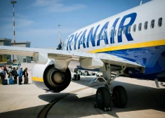 "Ryanair" pasažieriem, kuri vēlas nodot bagāžu, būs jāierodas lidostā agrāk