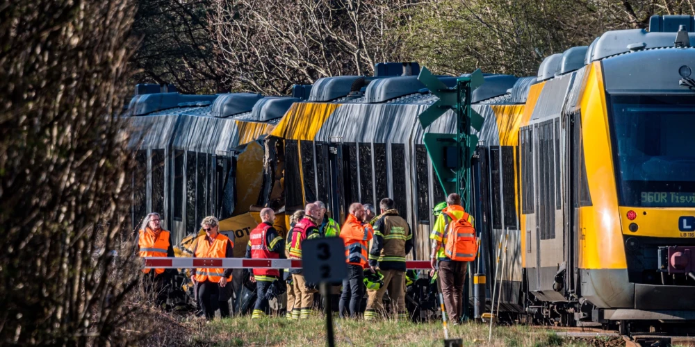 Sadursmē cietuši vismaz 17 cilvēki.