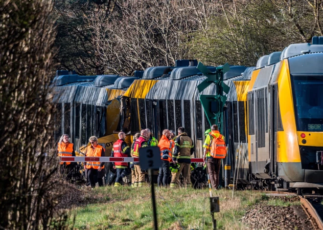Sadursmē cietuši vismaz 17 cilvēki.