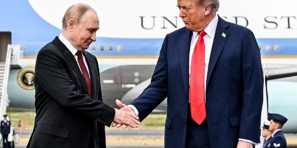 Krievijas diktators Vladimirs Putins un ASV prezidents Donalds Tramps. 