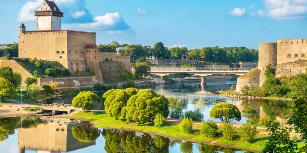 “Sabiedrībai svarīga ir informācijas higiēna: neizplatiet šādu saturu, lai tas nekļūtu pieejamāks; tā vietā ziņojiet platformai un, pirms dalīties ar informāciju, padomājiet, vai jūsu rīcība nenāks par labu Lietuvas pretiniekiem,” norāda speciālisti. (Foto: Shutterstock)