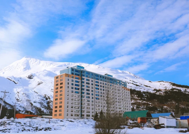 Город на Аляске, где почти все живут в одном доме: как Уиттиер стал одним из самых необычных мест в США
