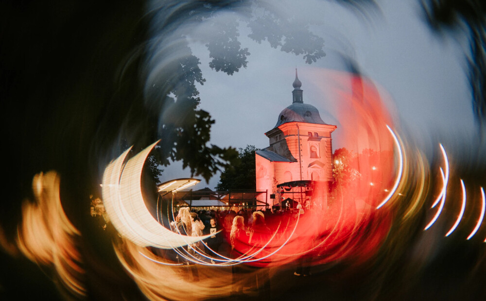 No Igaunijas līdz Eirovīzijai: Valmiermuižas etnomūzikas festivāls izziņo pirmos māksliniekus