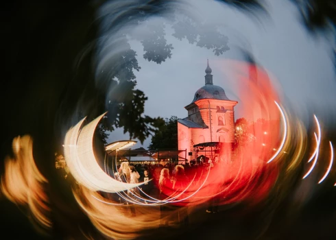 Valmiermuižas etnomūzikas festivāls izziņo pirmos māksliniekus. 