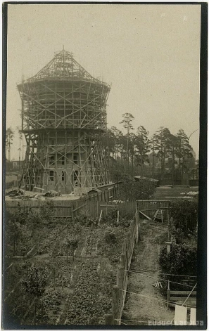 Строительство башни.