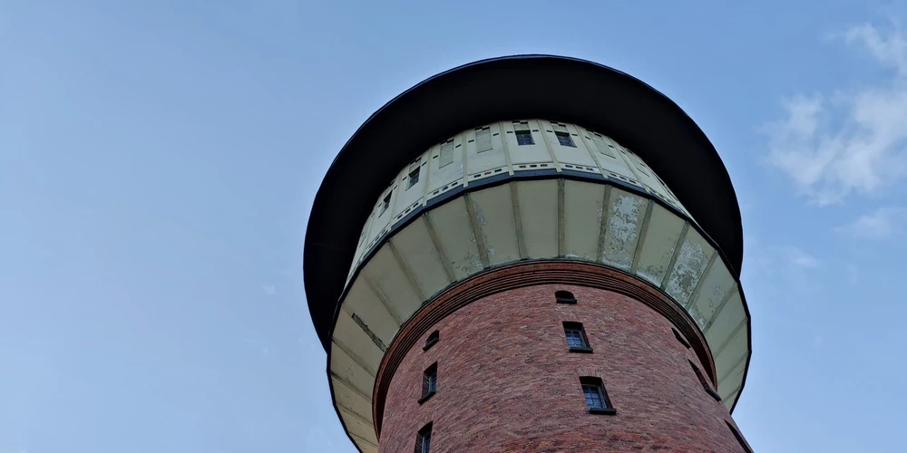 Эта старая башня в Агенскалнсе когда-то держала на себе воду для целого района.