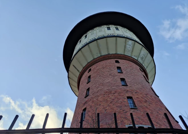 Башня, которая в 1930-х годах "выросла" на домкратах: невероятный инженерный фокус в сердце Агенскалнса