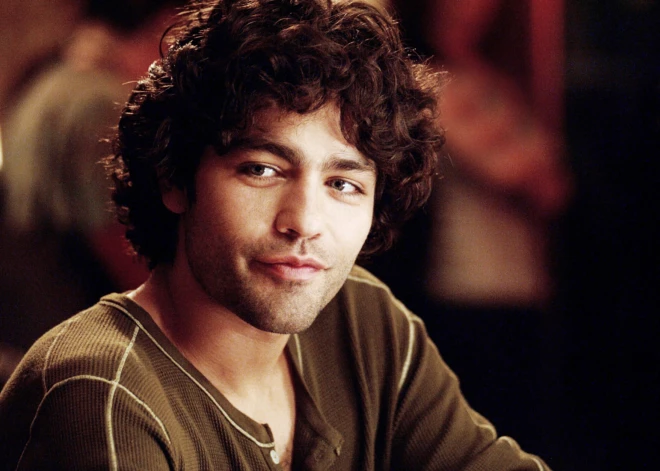 Ar ko Adrians Grenjē nodarbojies 20 gadus pēc “Sātans Pradas brunčos” un kāpēc neparādīsies filmas turpinājumā