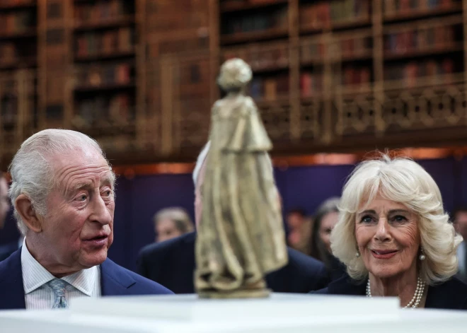 Karalis Čārlzs pieminekli nosauca par “fantastisku”.