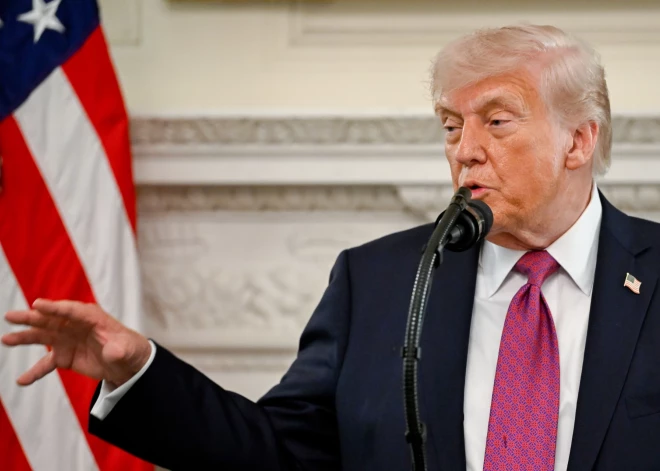 Tramps pavēl iznīcināt kuģus, kas izliek mīnas Hormuza šaurumā