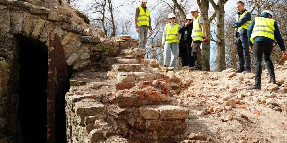 Atklāti unikāli Kuldīgas pils fragmenti.
