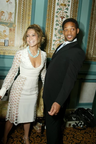 Par viņu romānu baumoja jau agrāk, taču nekad šis fakts nav guvis apstiprinājumu.