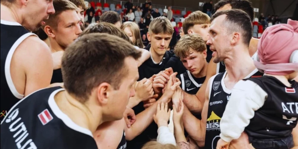 Pēc pirmā puslaika valmieriešiem bija -15, bet viņi saņēmās un saplosīja "Rīgas zeļļus" (foto: "Valmiera Glass VIA Basketbols" / Facebook)