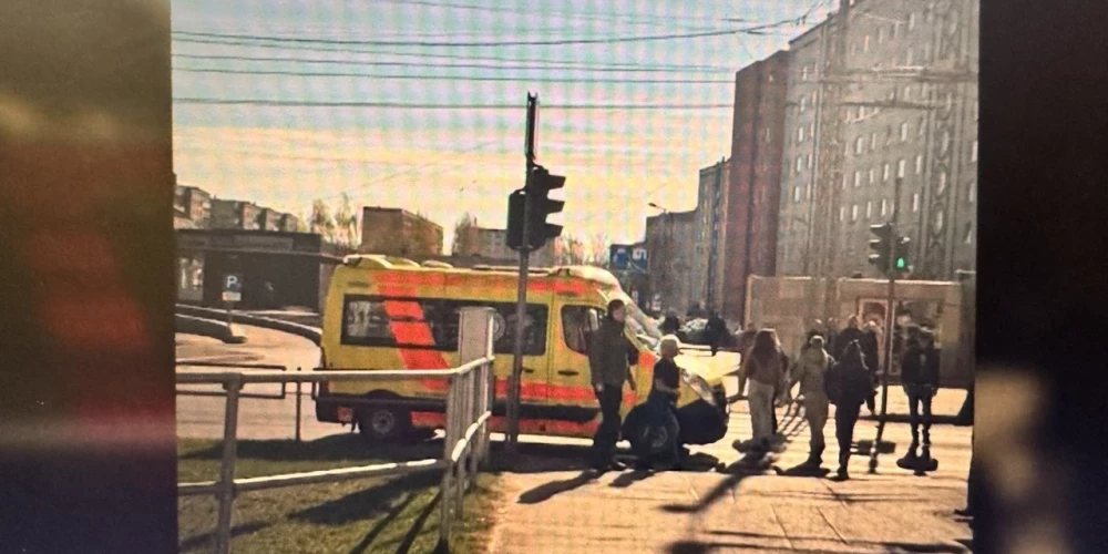 Жители рижского района бьют тревогу после тяжелого наезда на юношу на знакомом всем переходе.