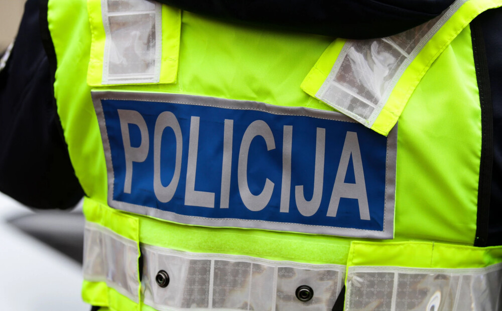 Atrasta Kazdangā pazudusī septiņus gadus vecā Melānija Ūsele. Pirmo reizi saistībā ar bērna pazušanu Latvijā izmantoja šūnu apraidi