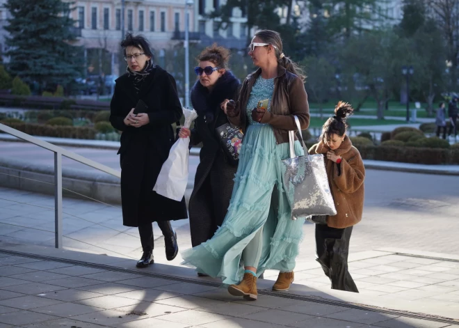 Mākslas cienītāji dodas uz baleta koncertizrādes "Spītnieces savaldīšana" pirmizrādi