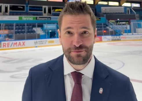 Lauris Dārziņš komentē spēli (ekrānuzņēmums no video)