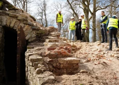 ФОТО: в Кулдиге во время строительных работ в замке обнаружены уникальные исторические свидетельства