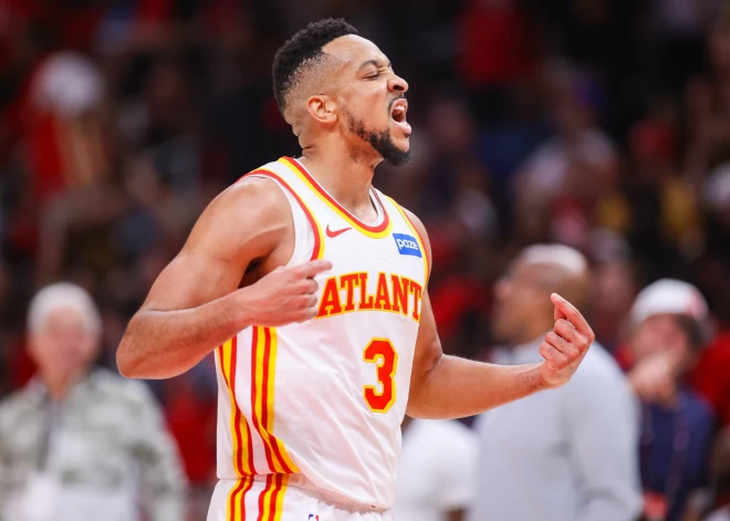 "Hawks" vēlreiz par vienu punktu apspēlē "Knicks" un pārņem vadību sērijā; Jokičam melnā diena