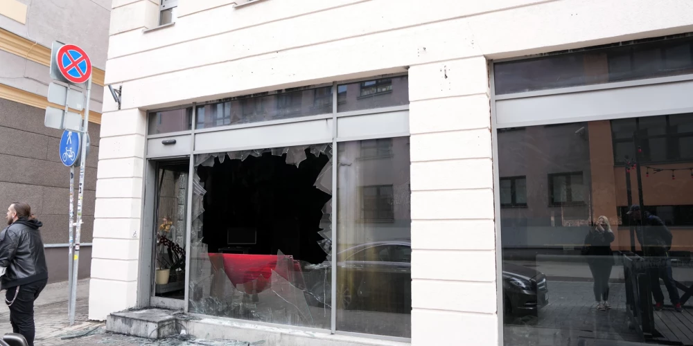 Бар и ночной клуб The Sinners полностью выгорели.