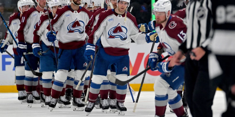Regulārās sezonas uzvarētāji Kolorādo "Avalanche" arī Stenlija kausa izcīņu sākuši lieliski.
