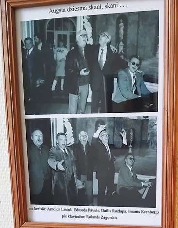 Četri ģēniji - Arnolds Liniņš, Eduards Pāvuls, Dailis Rožlapa un Imants Krenbergs. Pie klavierēm - Rolands Zagorskis-Rolands.