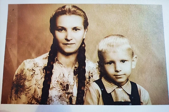 Rolands Zagorskis-Rolands ar mammu.