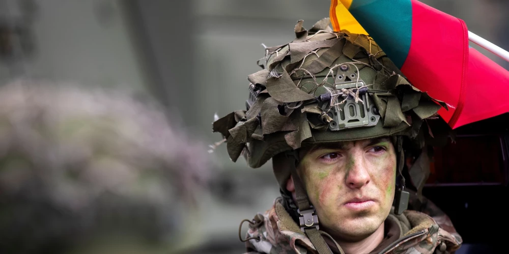 Lietuvas armijas karavīrs (foto: Scanpix / AP)