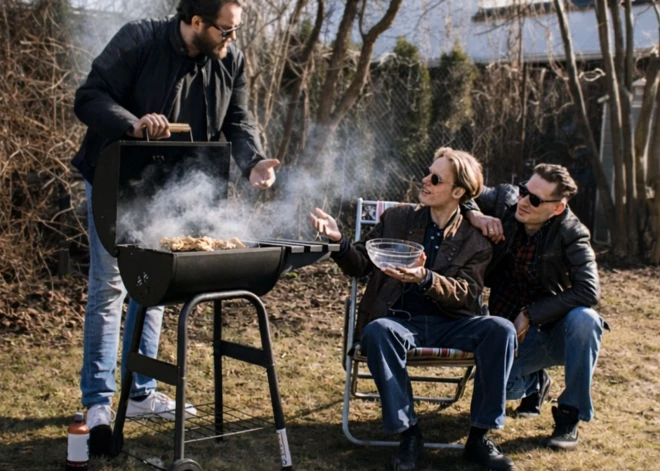 Jauna grupa “Veču Vakars” atklāj grilēšanas sezonu ar dziesmu “Dārza Svētki”