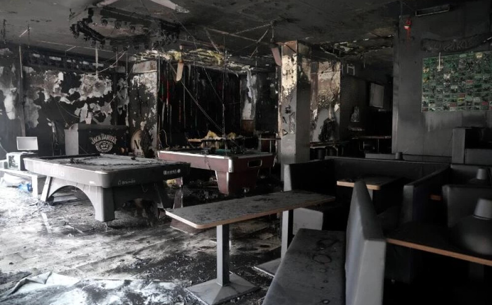 Parādās pirmās versijas, kāpēc iecienītajā bārā 