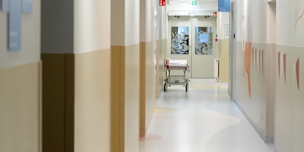 Tiesai nodod lietu pret BKUS medmāsu par bērna nāvi, sajaucot medikamentus.