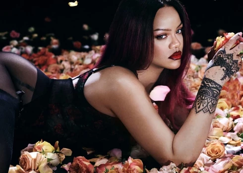 Rianna sava apakšveļas zīmola “Savage X Fenty” reklāmas fotosesijā 2025. gada sākumā.